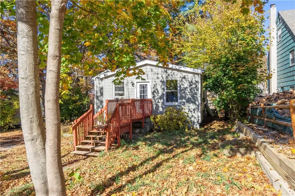 25 Mohawk Street Coventry RI 02816
