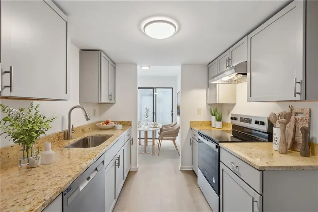 71 Sea Breeze Lane Bristol RI 02809