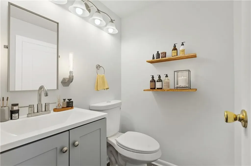 71 Sea Breeze Lane Bristol RI 02809