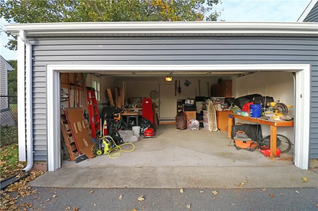 71 Douglas Avenue Portsmouth RI 02871