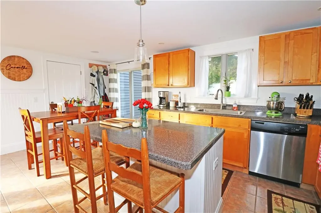 71 Douglas Avenue Portsmouth RI 02871