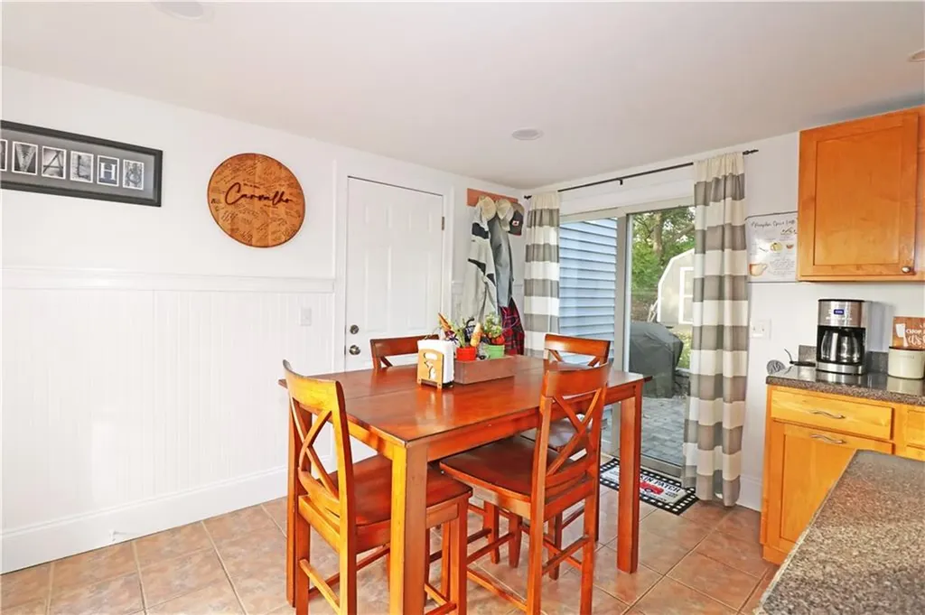 71 Douglas Avenue Portsmouth RI 02871