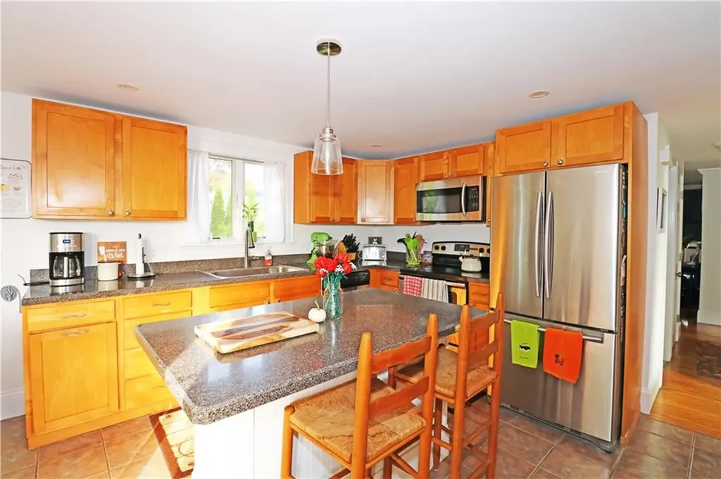 71 Douglas Avenue Portsmouth RI 02871