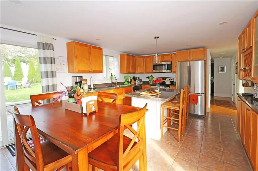 71 Douglas Avenue Portsmouth RI 02871