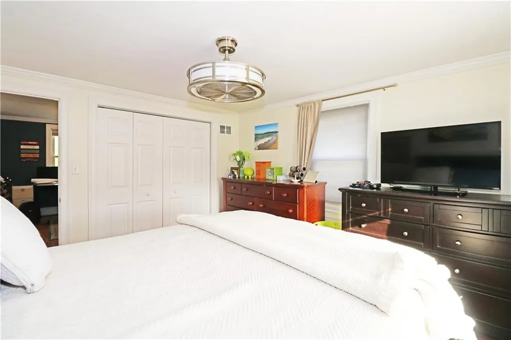 71 Douglas Avenue Portsmouth RI 02871