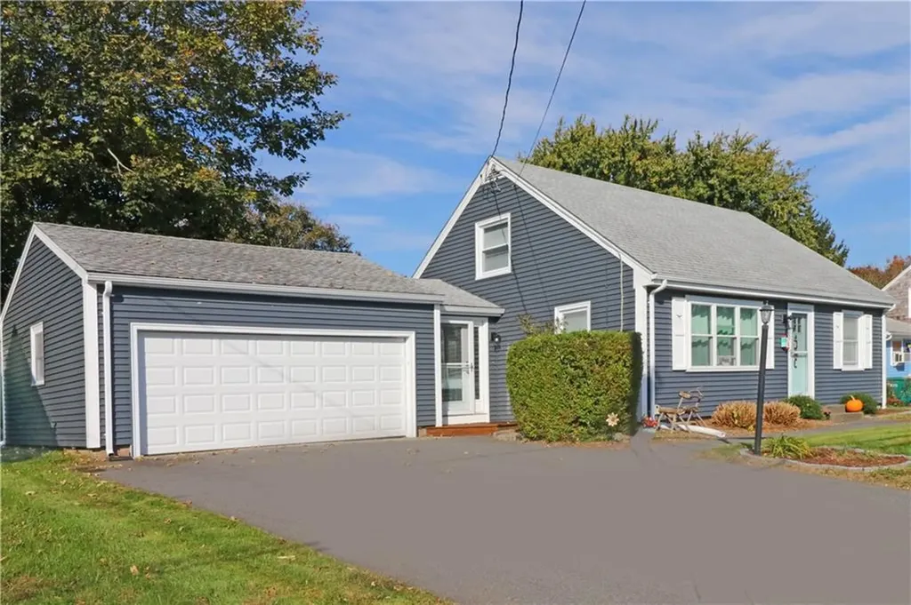 71 Douglas Avenue Portsmouth RI 02871