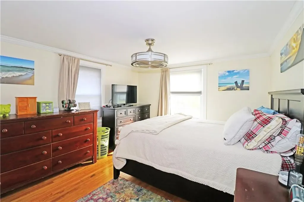 71 Douglas Avenue Portsmouth RI 02871