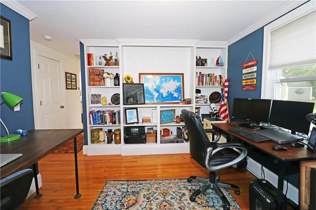 71 Douglas Avenue Portsmouth RI 02871