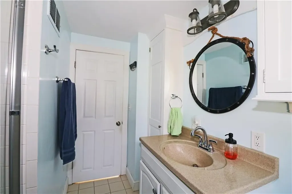 71 Douglas Avenue Portsmouth RI 02871