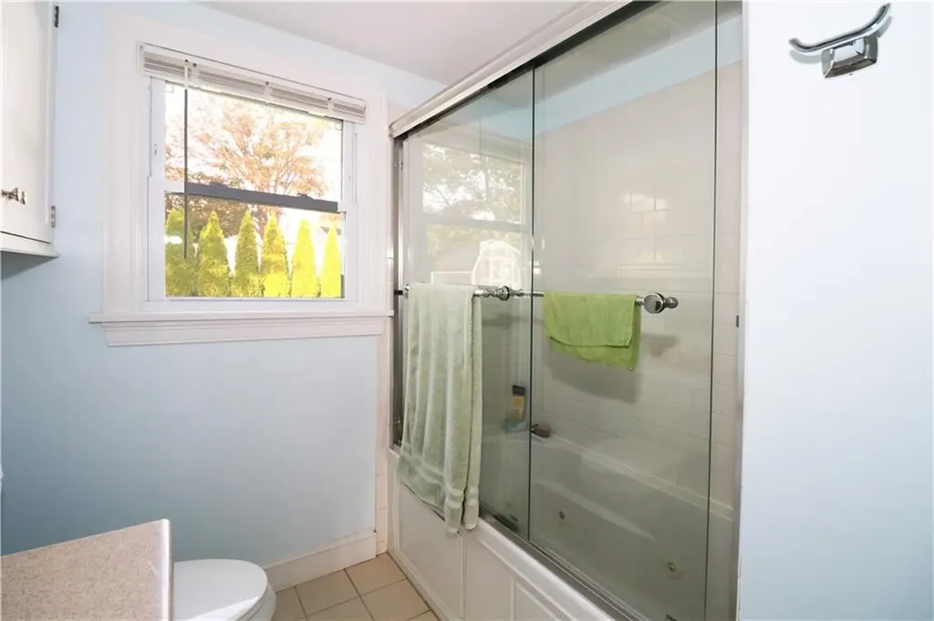 71 Douglas Avenue Portsmouth RI 02871
