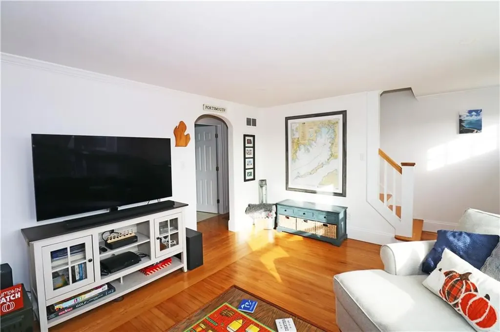 71 Douglas Avenue Portsmouth RI 02871