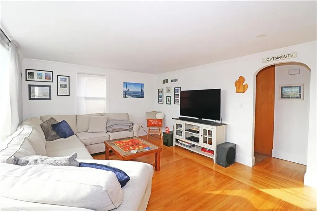 71 Douglas Avenue Portsmouth RI 02871