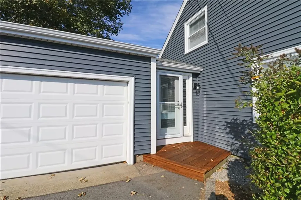 71 Douglas Avenue Portsmouth RI 02871