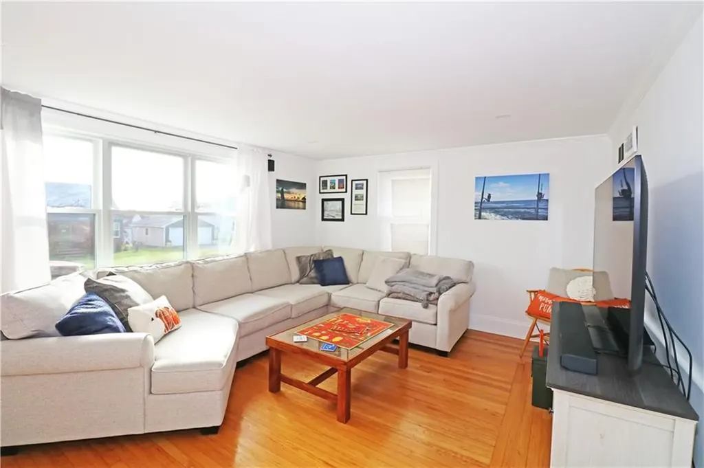 71 Douglas Avenue Portsmouth RI 02871