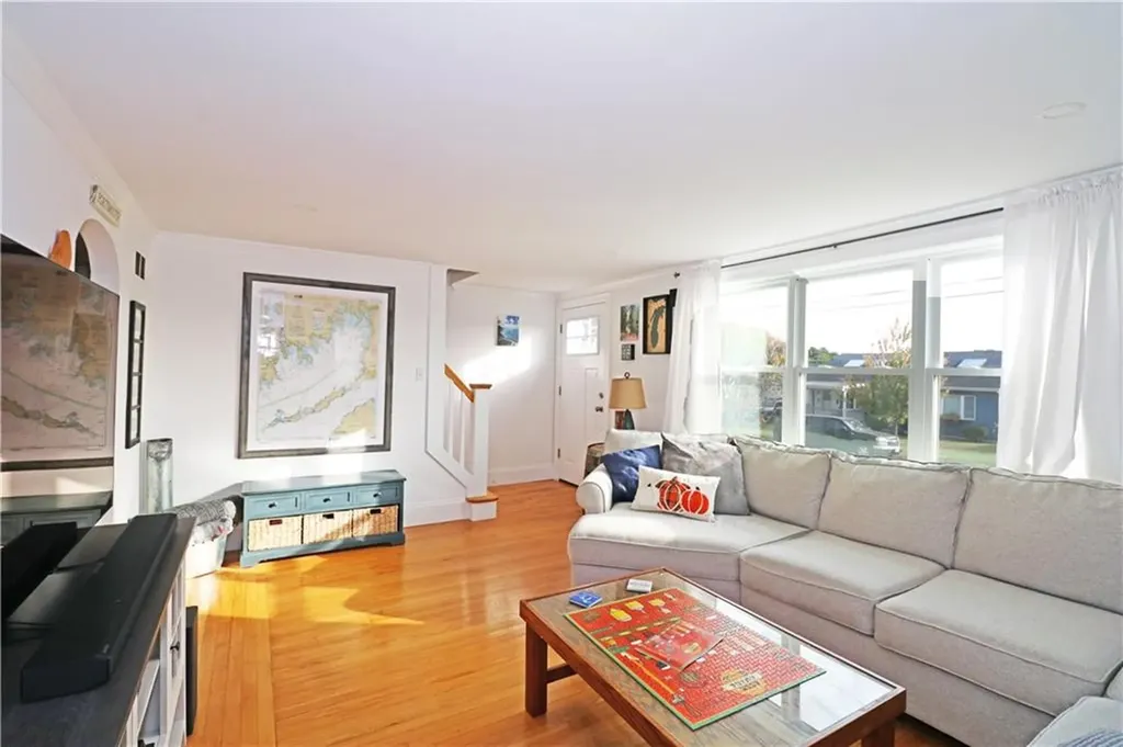 71 Douglas Avenue Portsmouth RI 02871