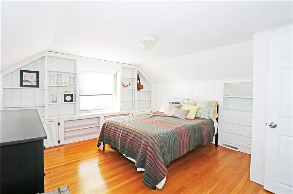 71 Douglas Avenue Portsmouth RI 02871