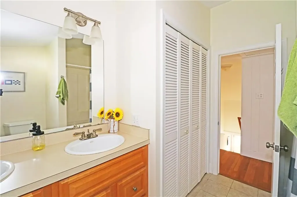 71 Douglas Avenue Portsmouth RI 02871