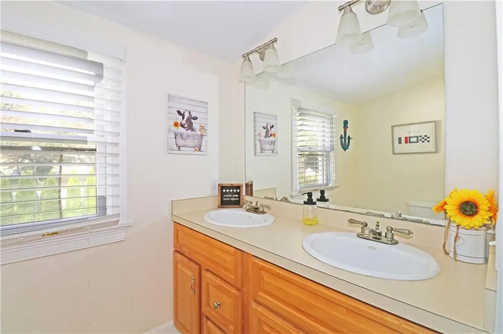 71 Douglas Avenue Portsmouth RI 02871