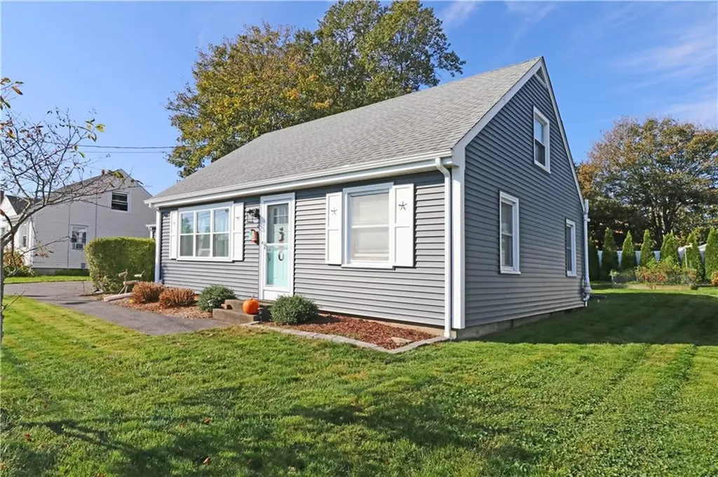 71 Douglas Avenue Portsmouth RI 02871