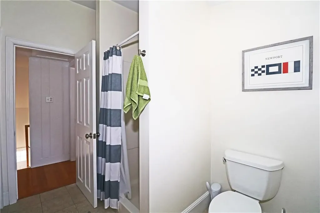 71 Douglas Avenue Portsmouth RI 02871