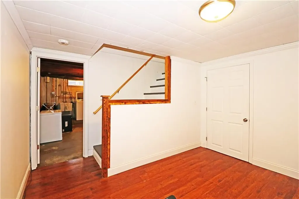 71 Douglas Avenue Portsmouth RI 02871