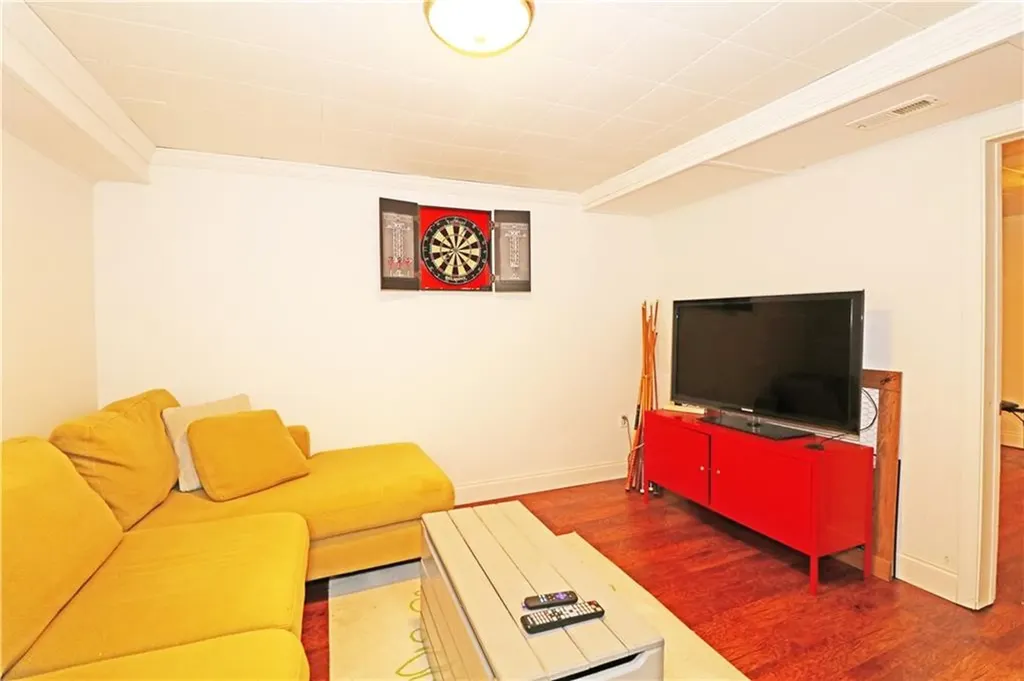 71 Douglas Avenue Portsmouth RI 02871