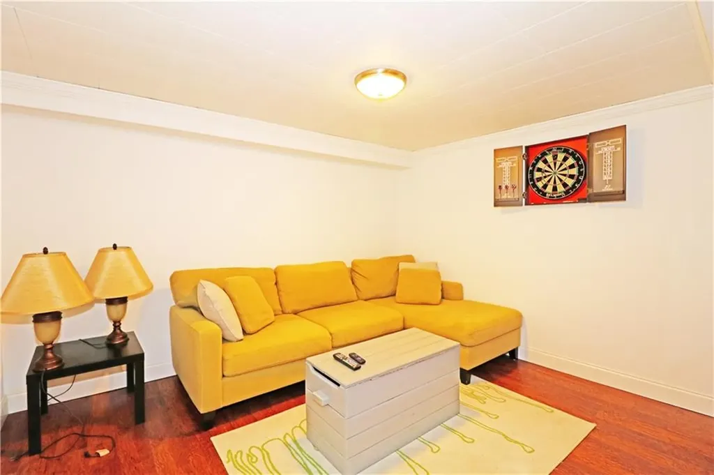 71 Douglas Avenue Portsmouth RI 02871