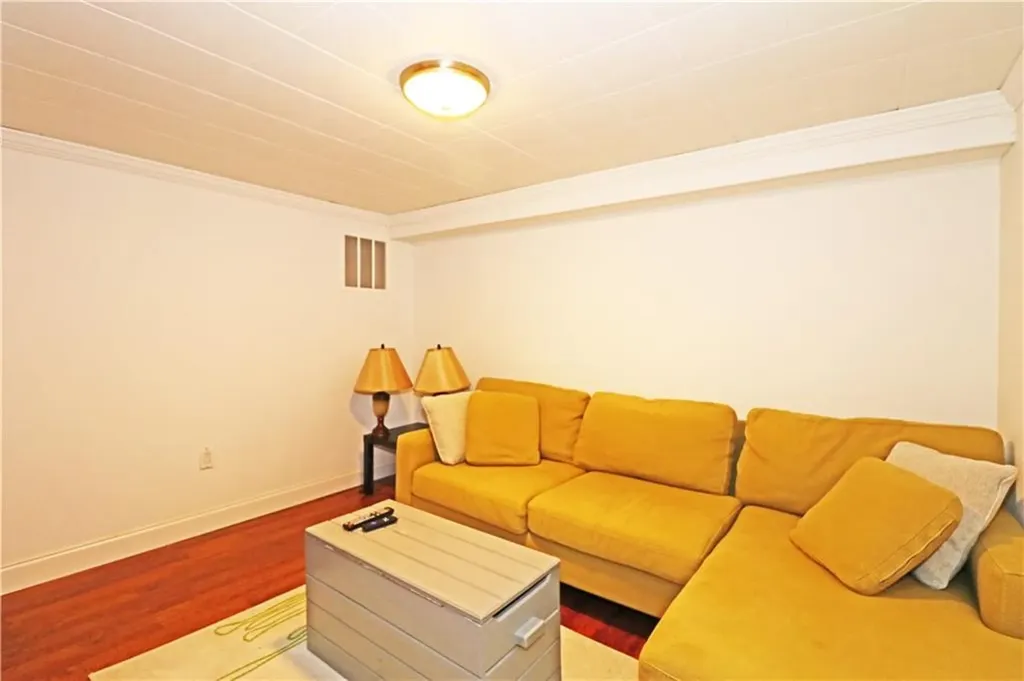 71 Douglas Avenue Portsmouth RI 02871