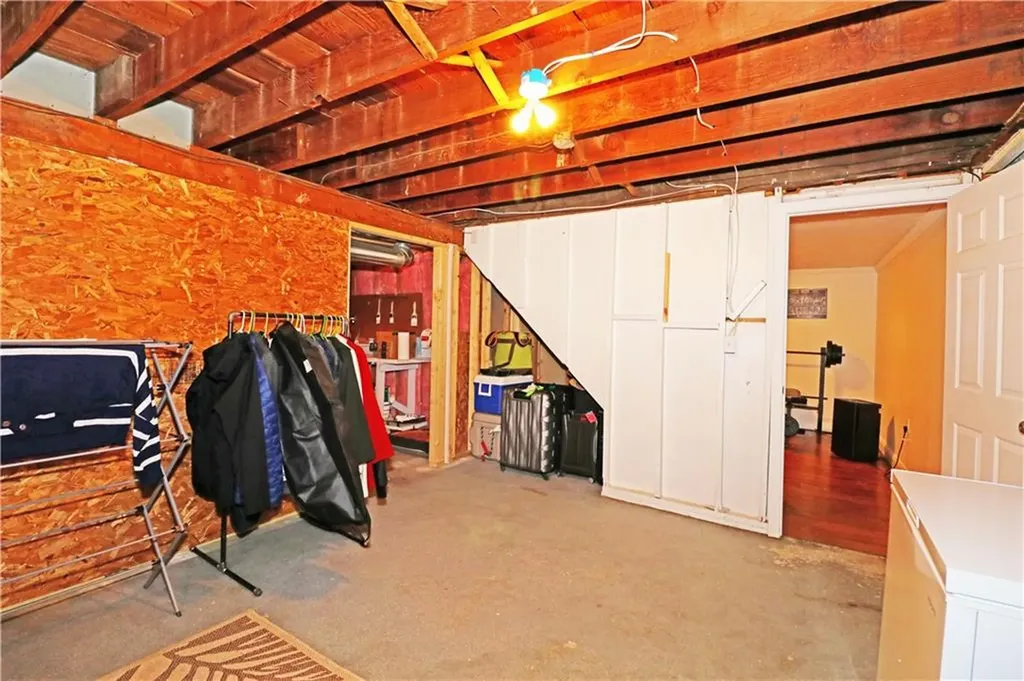 71 Douglas Avenue Portsmouth RI 02871