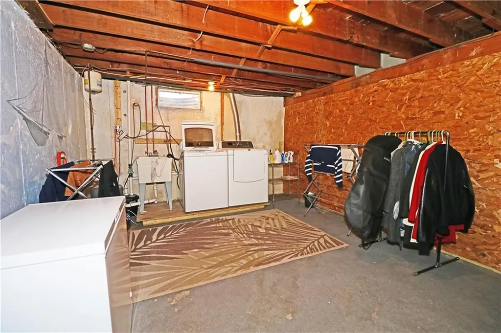 71 Douglas Avenue Portsmouth RI 02871