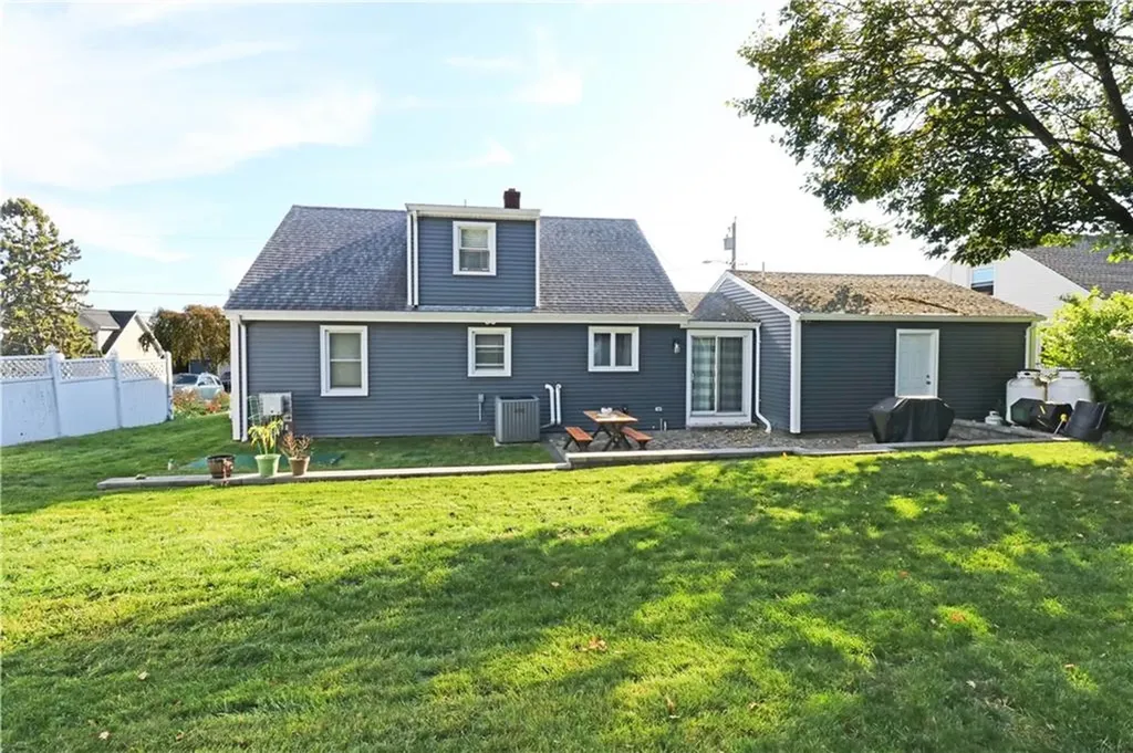 71 Douglas Avenue Portsmouth RI 02871