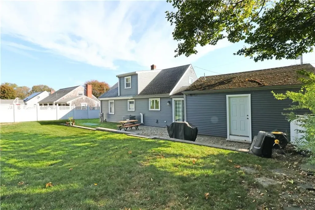 71 Douglas Avenue Portsmouth RI 02871
