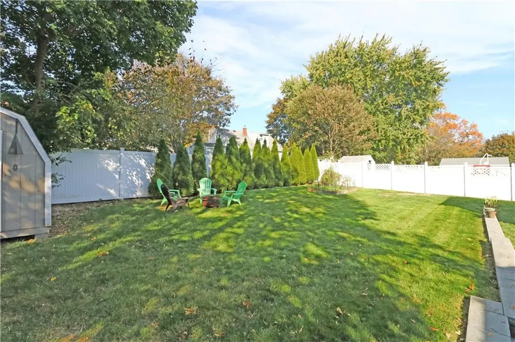 71 Douglas Avenue Portsmouth RI 02871