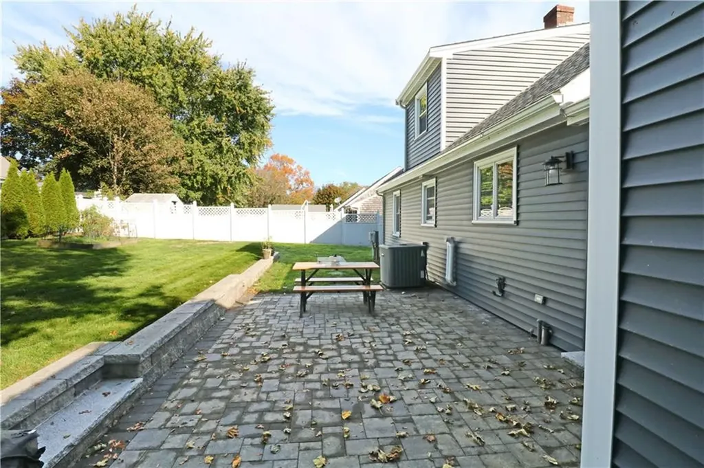71 Douglas Avenue Portsmouth RI 02871