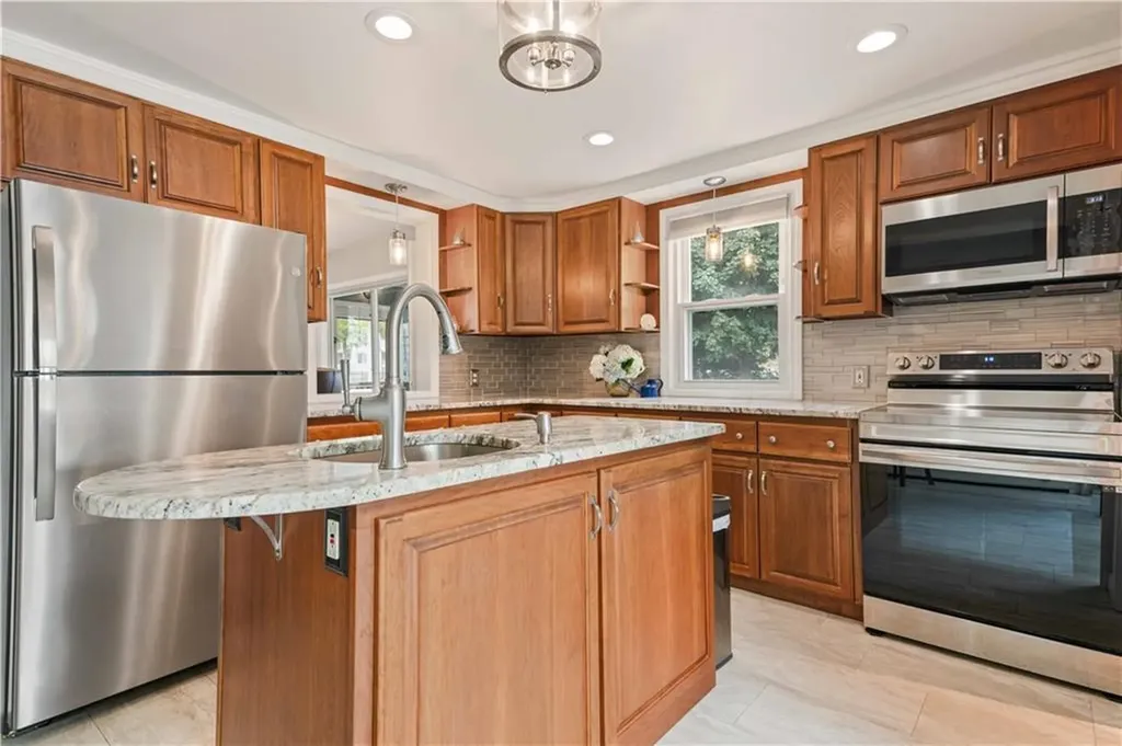 147 Grand View Drive Warwick RI 02886