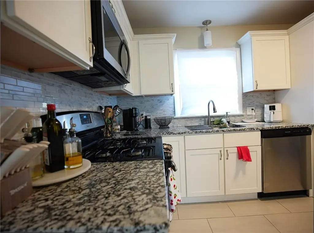 50 Elton Circle Cranston RI 02921