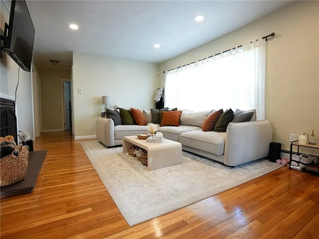 50 Elton Circle Cranston RI 02921