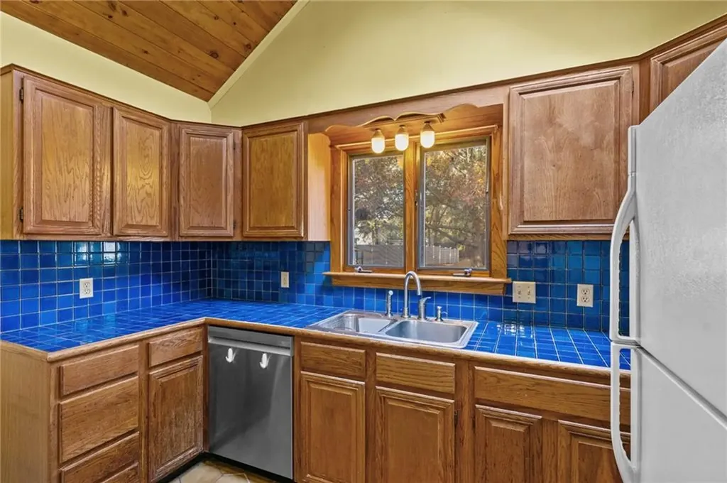 565 Sandy Lane Warwick RI 02889