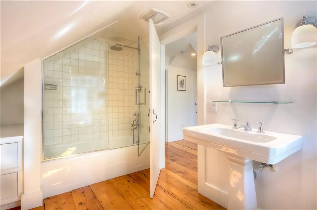 3 Webster Court Newport RI 02840