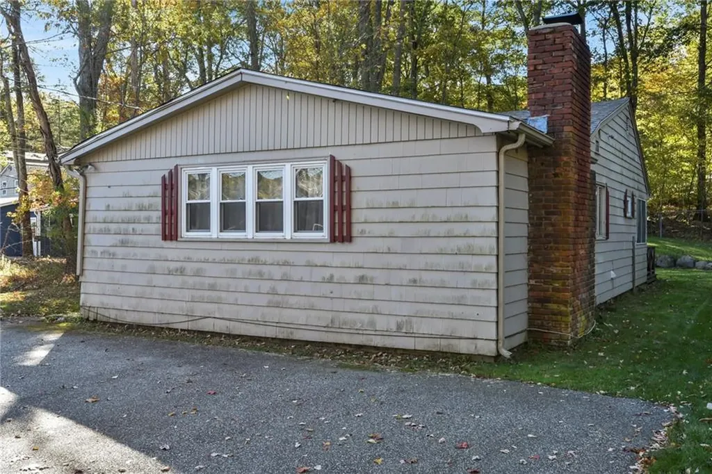301 Richardson Road Coventry RI 02816