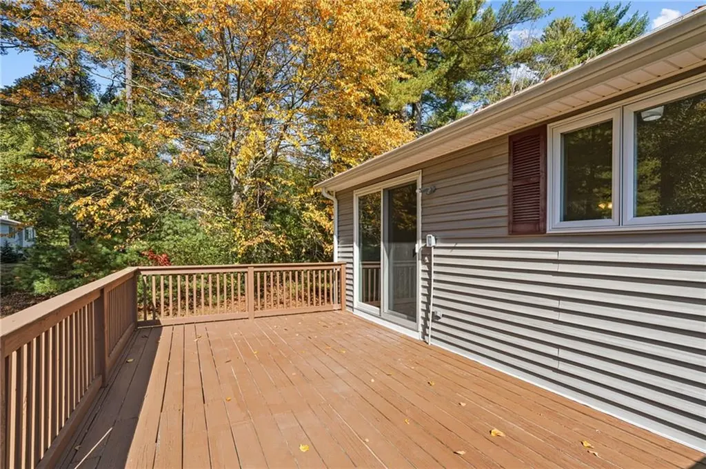 6 Glenview Court Coventry RI 02816