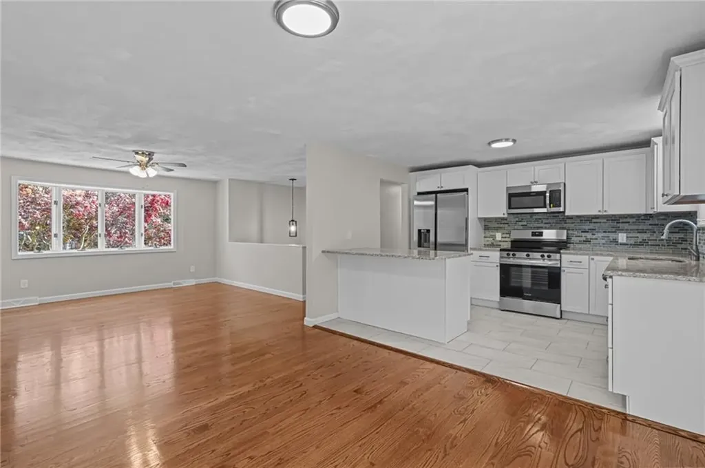 6 Glenview Court Coventry RI 02816