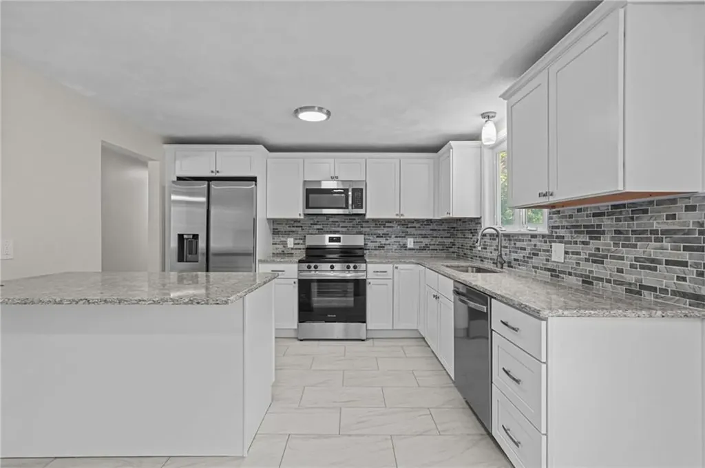 6 Glenview Court Coventry RI 02816