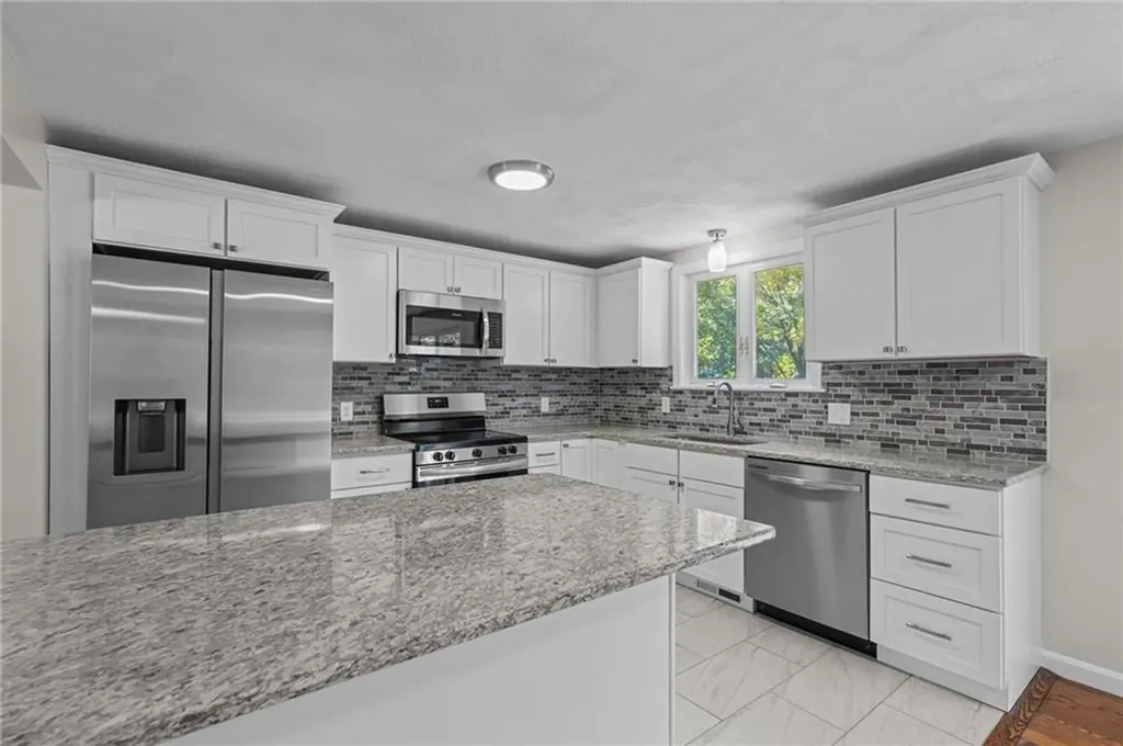 6 Glenview Court Coventry RI 02816
