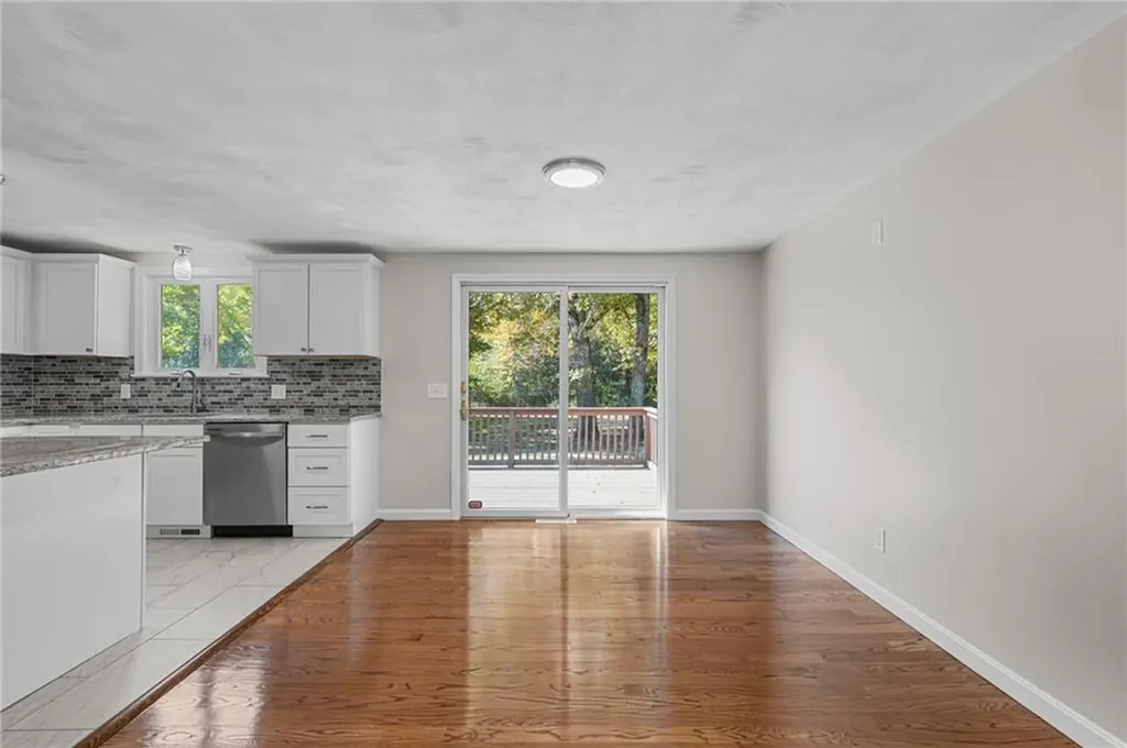 6 Glenview Court Coventry RI 02816