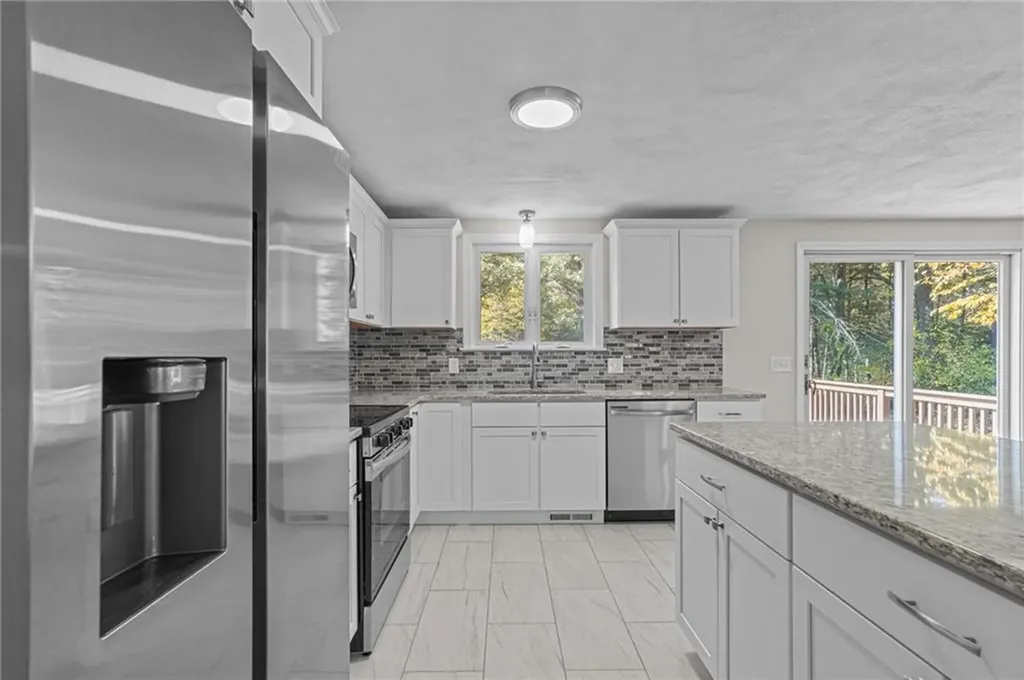 6 Glenview Court Coventry RI 02816