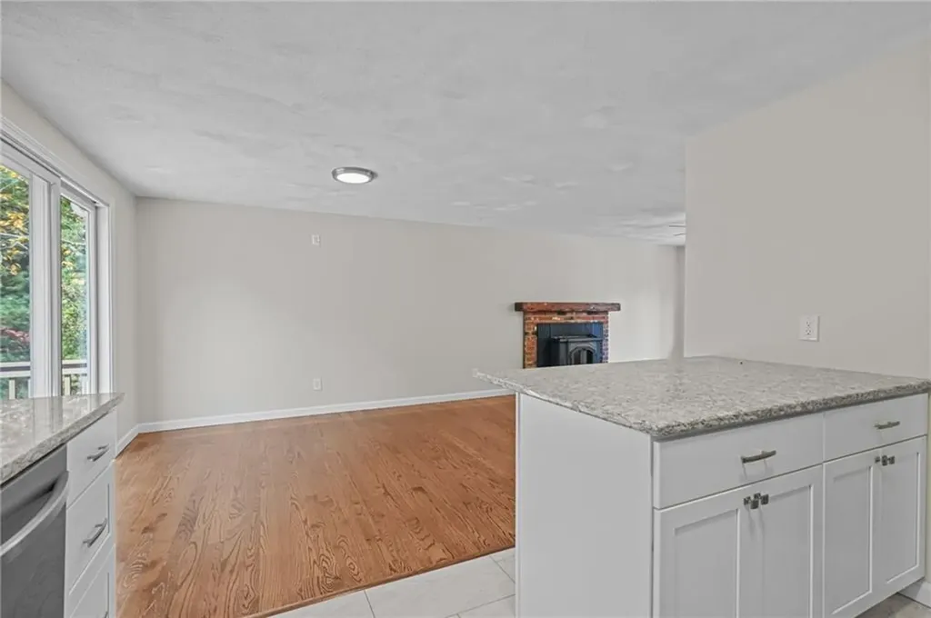 6 Glenview Court Coventry RI 02816