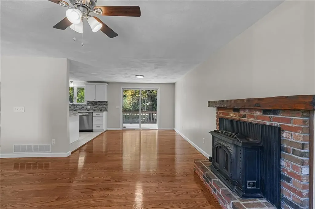 6 Glenview Court Coventry RI 02816