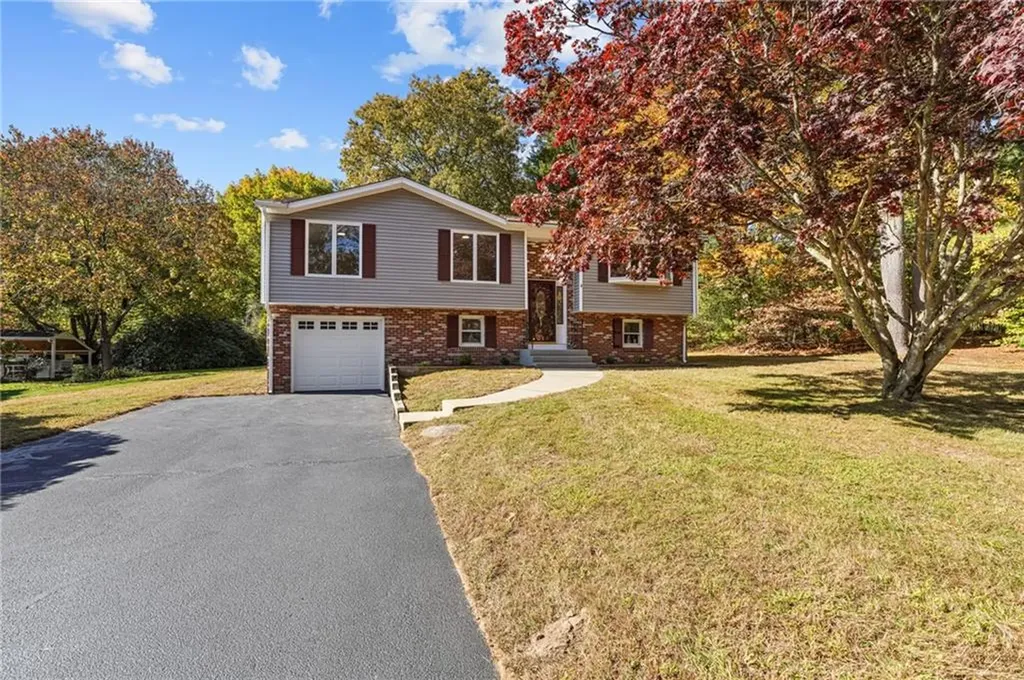 6 Glenview Court Coventry RI 02816