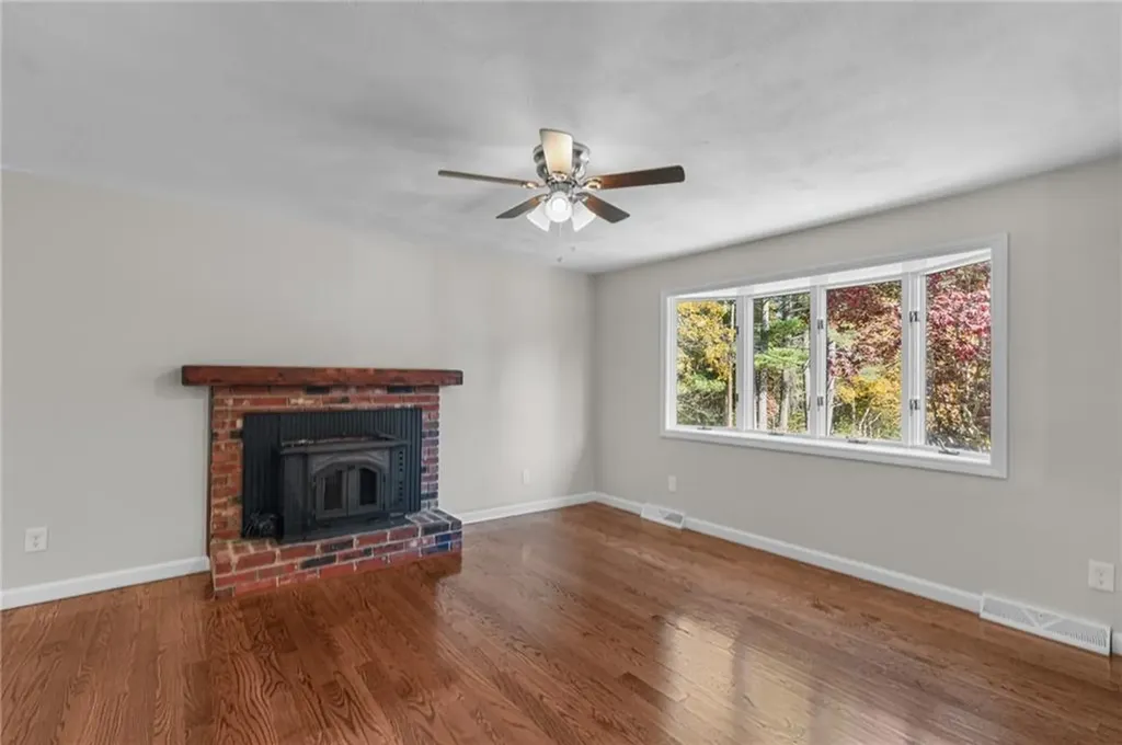 6 Glenview Court Coventry RI 02816